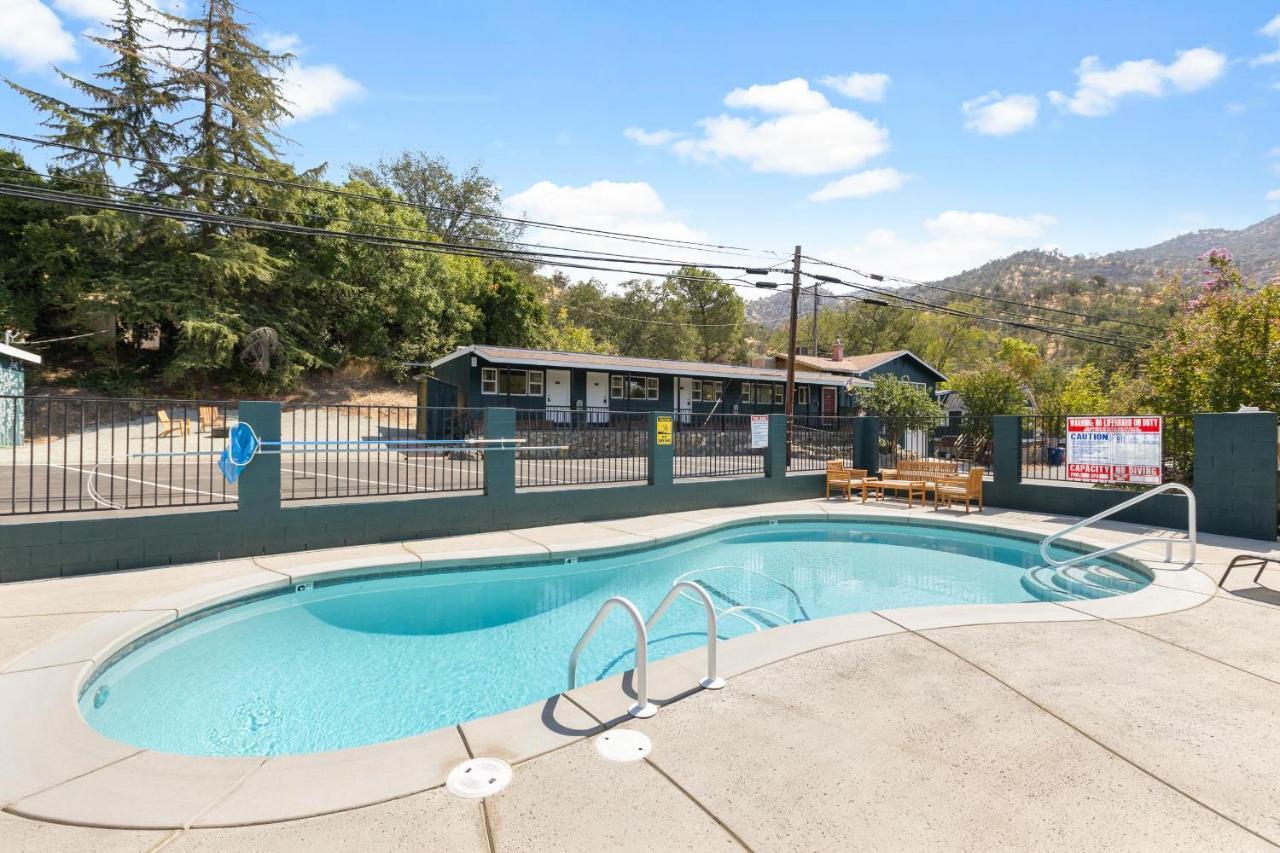 The Belle Sequoia Motel Rm9 Three Rivers Dış mekan fotoğraf
